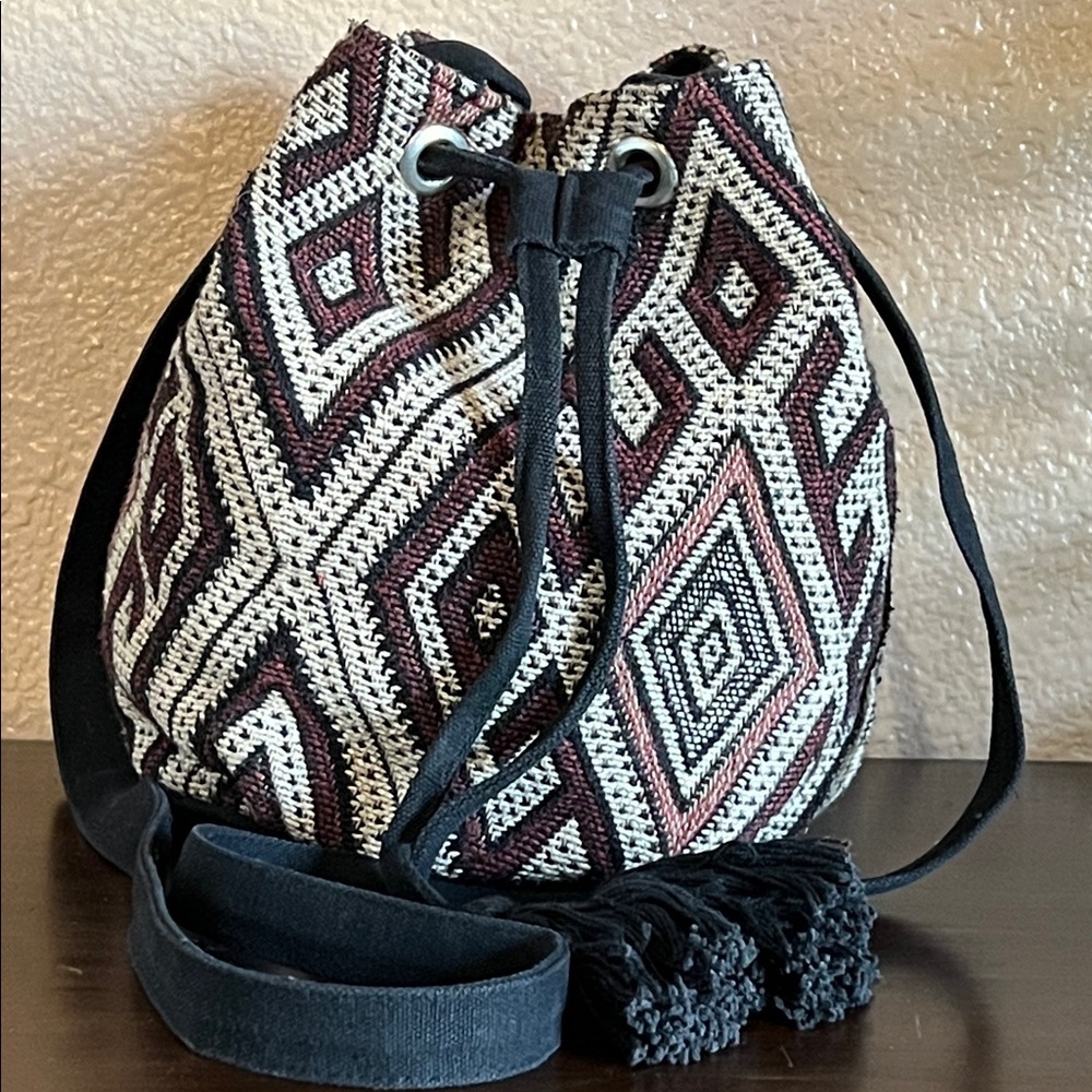 Drum shaped knit Aztec Forever 21 satchel